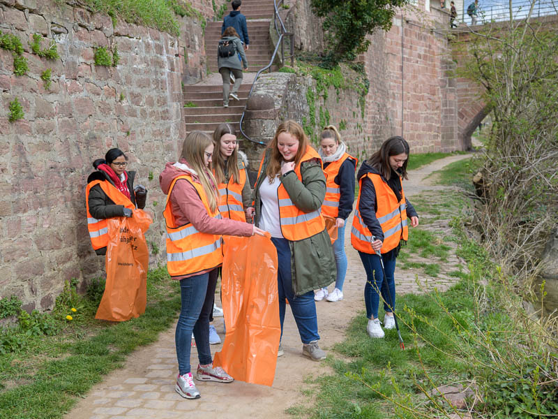 Ein Winterdienstfahrzeug im Schnee.