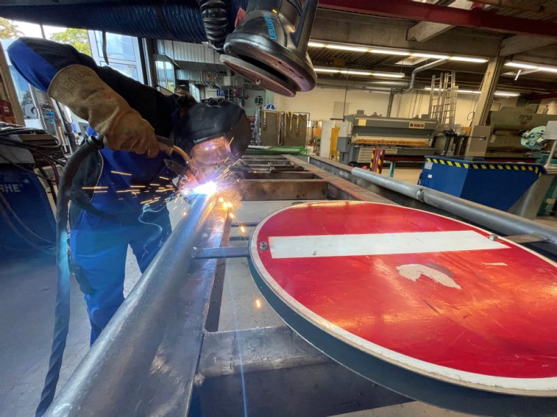 Schlosser beim Schweißen