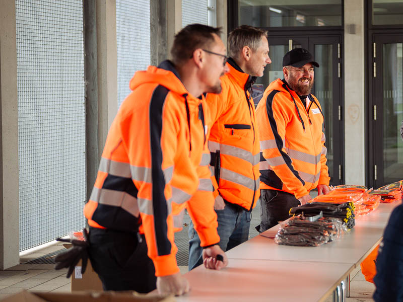 Ein Winterdienstfahrzeug im Schnee.